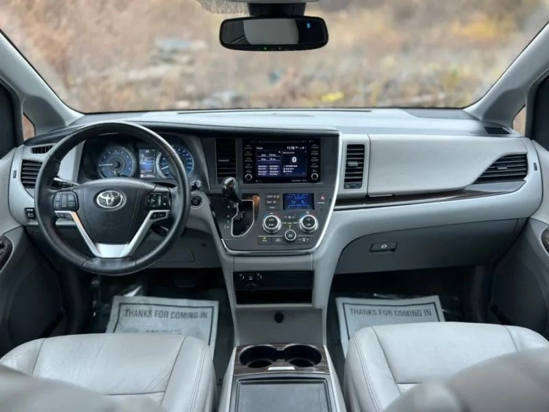 2018 Toyota Sienna 3rd Gen - Image 10 of 12