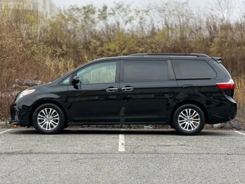 2018 Toyota Sienna 3rd Gen - Image 5 of 12