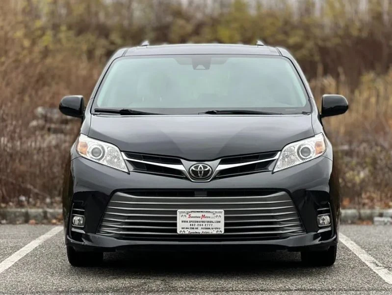 2018 Toyota Sienna 3rd Gen - Image 3 of 12