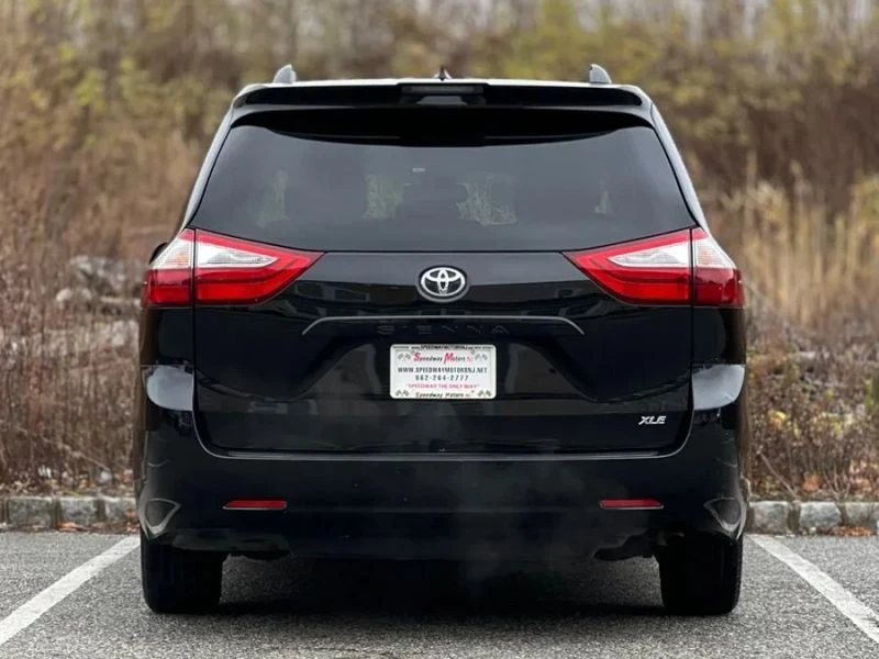 2018 Toyota Sienna 3rd Gen - Image 7 of 12
