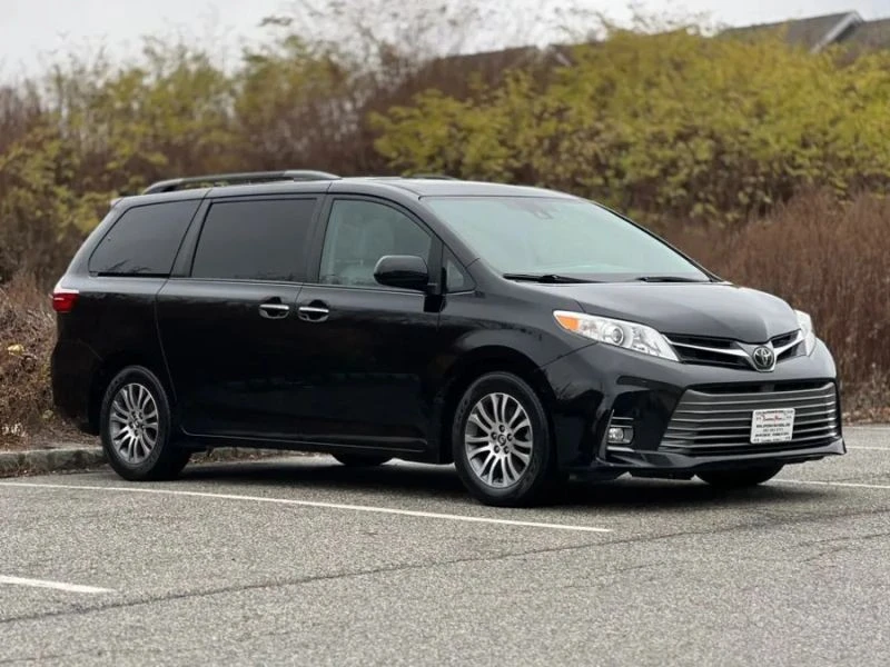 2018 Toyota Sienna 3rd Gen - Image 2 of 12