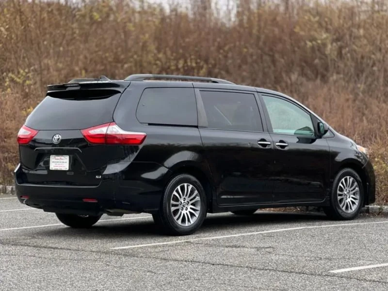 2018 Toyota Sienna 3rd Gen - Image 8 of 12