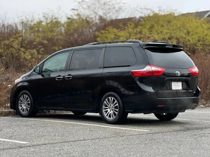 2018 Toyota Sienna 3rd Gen - Image 6 of 12
