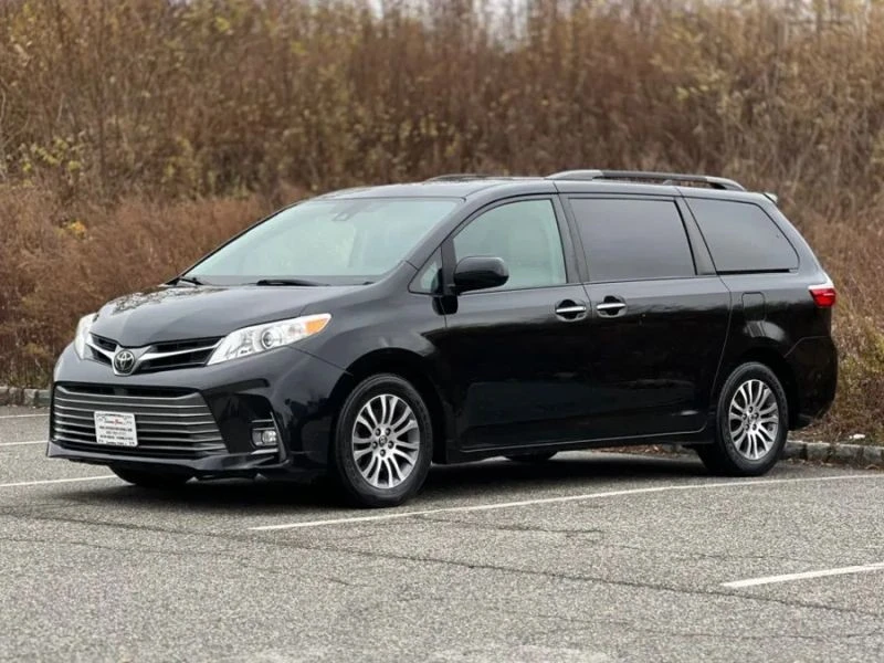 2018 Toyota Sienna 3rd Gen - Image 4 of 12