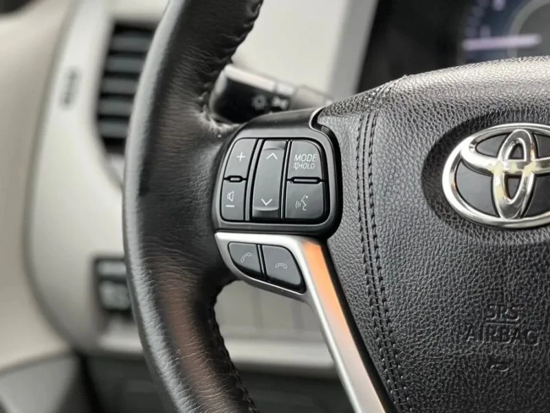 2018 Toyota Sienna 3rd Gen - Image 11 of 12