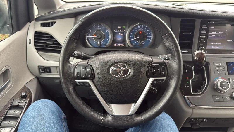2018 Toyota Sienna 3rd Gen - Image 10 of 12