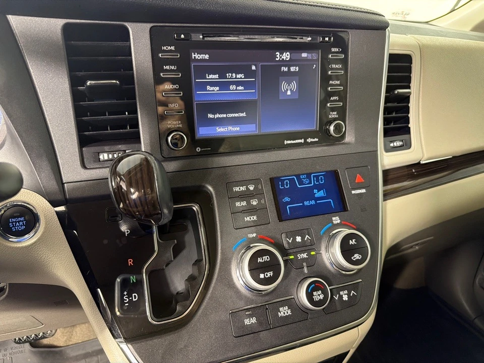 2018 Toyota Sienna 3rd Gen - Image 17 of 21