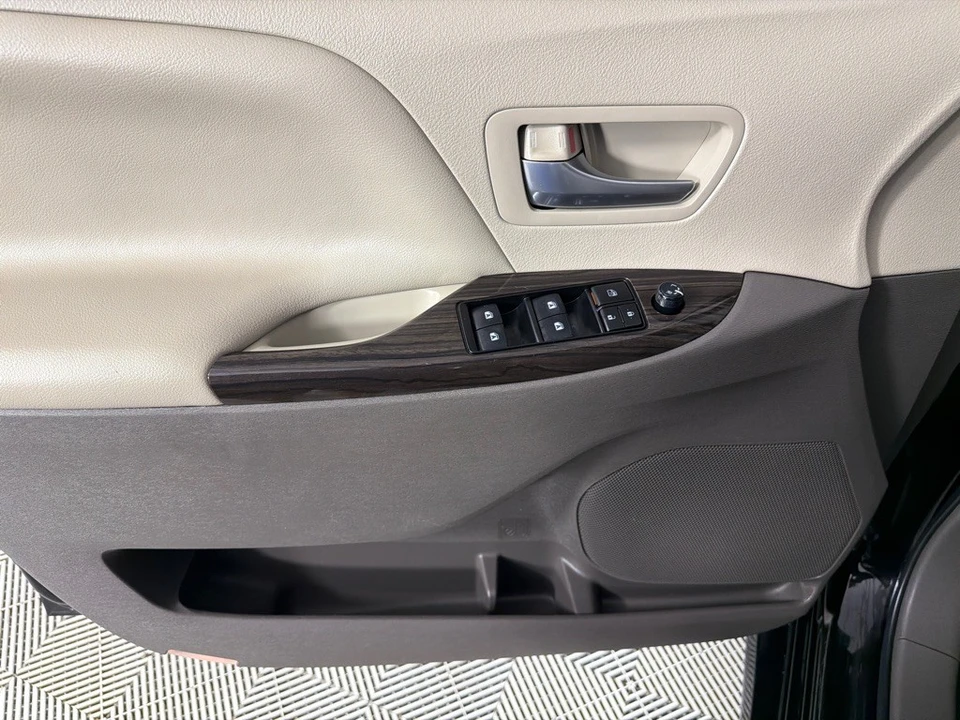2018 Toyota Sienna 3rd Gen - Image 11 of 21