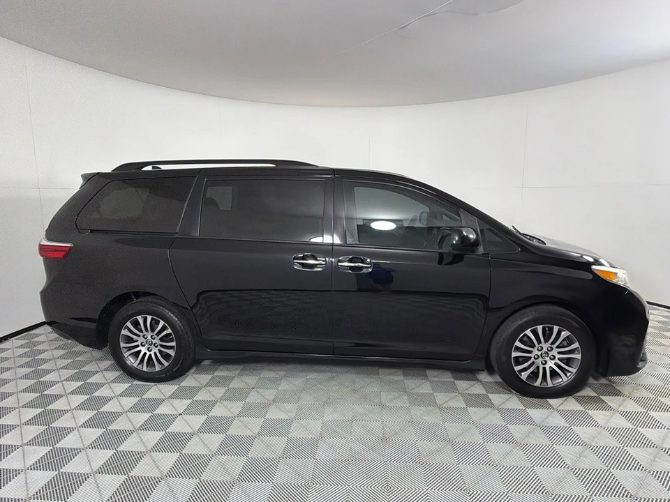 2018 Toyota Sienna 3rd Gen - Image 4 of 21