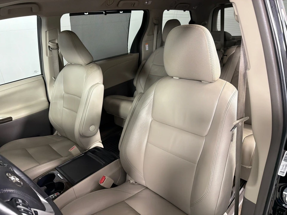 2018 Toyota Sienna 3rd Gen - Image 13 of 21
