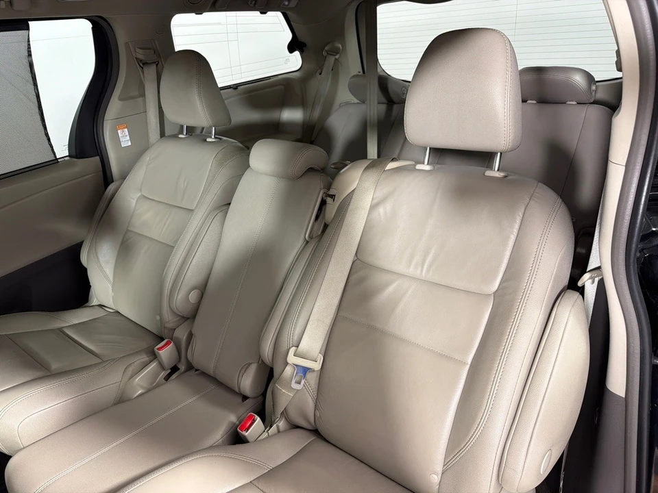 2018 Toyota Sienna 3rd Gen - Image 21 of 21