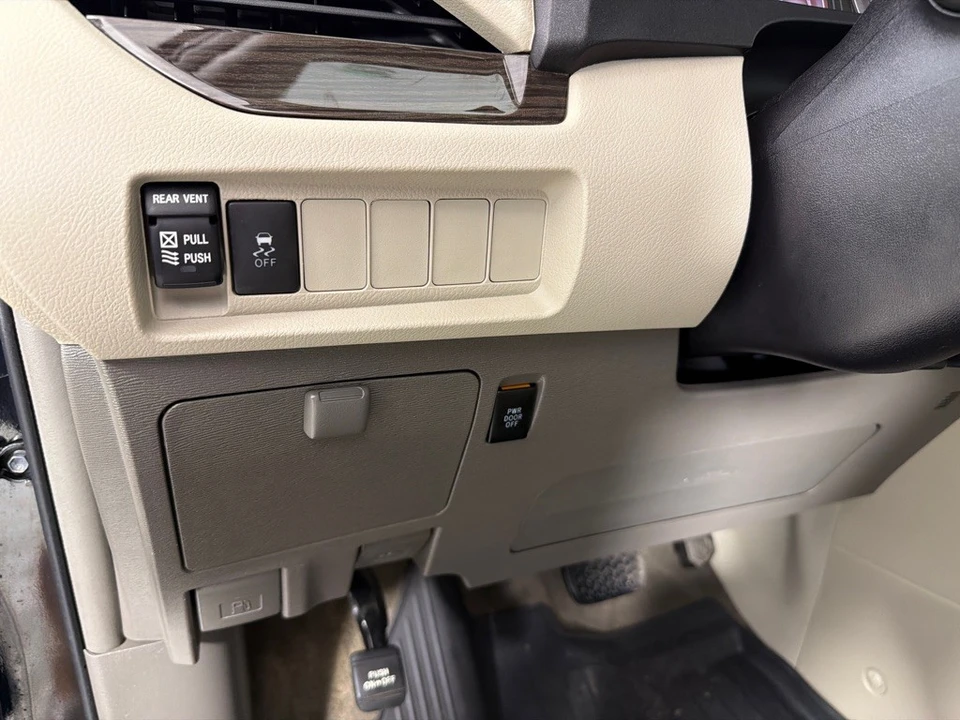 2018 Toyota Sienna 3rd Gen - Image 15 of 21