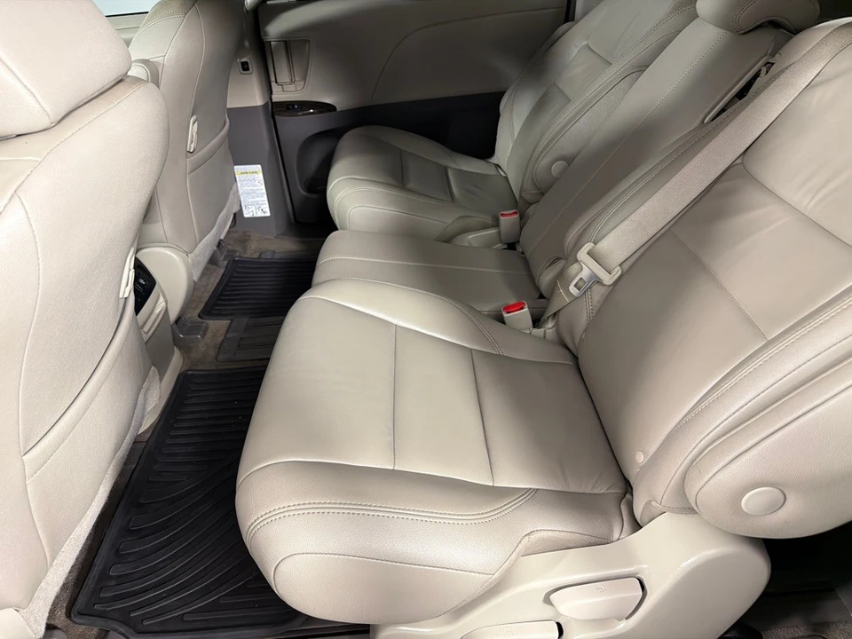 2018 Toyota Sienna 3rd Gen - Image 20 of 21