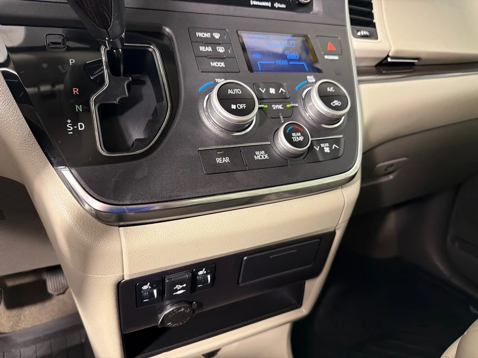 2018 Toyota Sienna 3rd Gen - Image 19 of 21