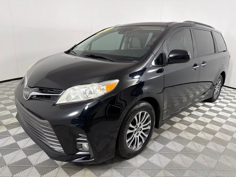 2018 Toyota Sienna 3rd Gen - Image 9 of 21