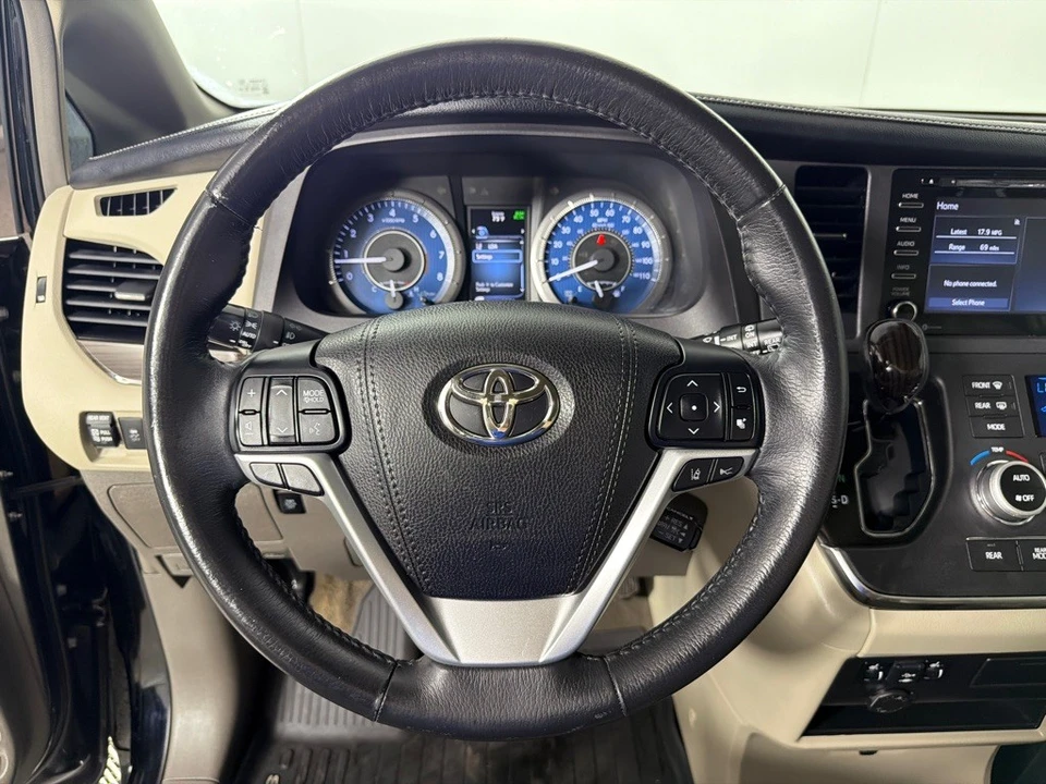 2018 Toyota Sienna 3rd Gen - Image 16 of 21