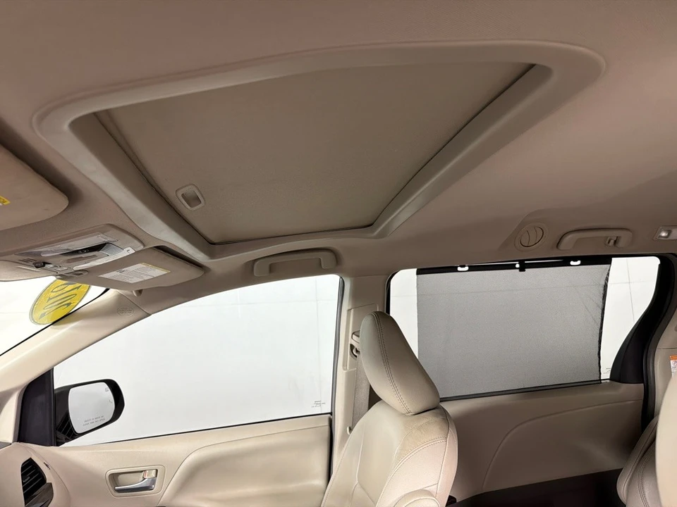 2018 Toyota Sienna 3rd Gen - Image 14 of 21