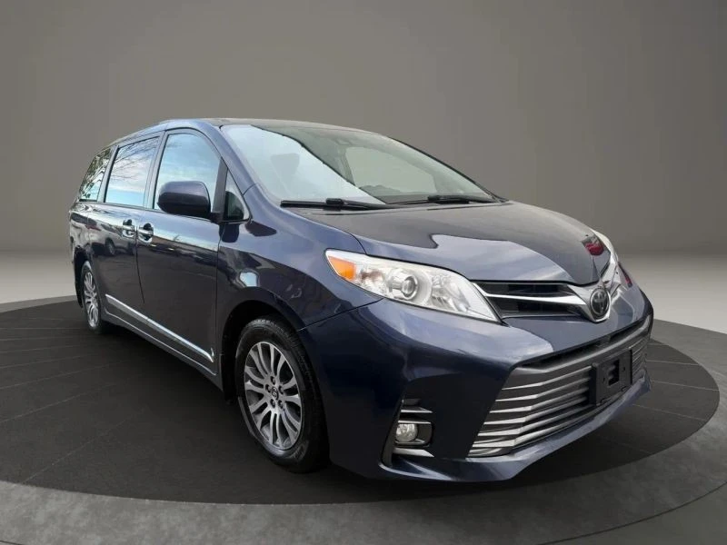 2018 Toyota Sienna 3rd Gen - Image 3 of 12