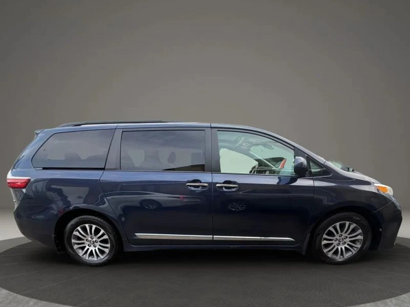 2018 Toyota Sienna 3rd Gen - Image 4 of 12