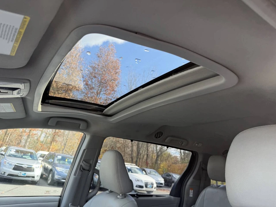 2018 Toyota Sienna 3rd Gen - Image 21 of 21