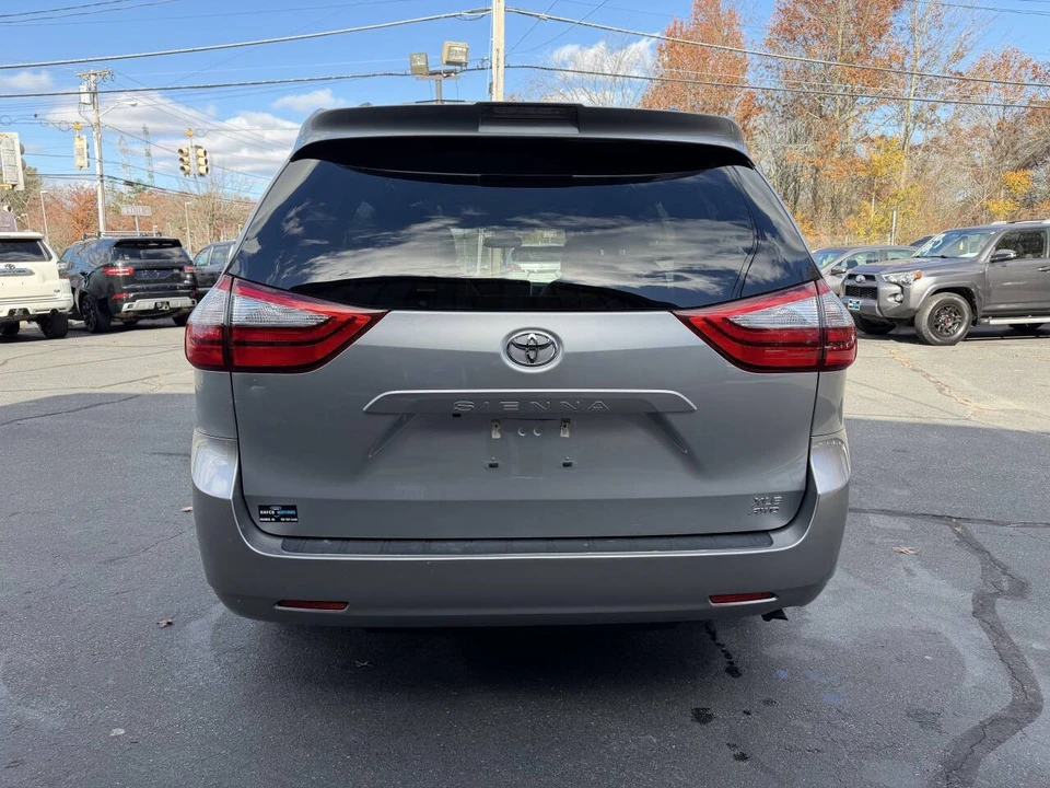 2018 Toyota Sienna 3rd Gen - Image 9 of 21