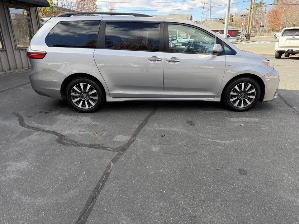 2018 Toyota Sienna 3rd Gen - Image 12 of 21