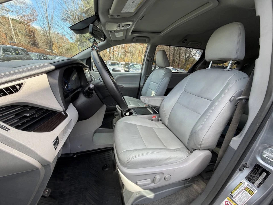 2018 Toyota Sienna 3rd Gen - Image 14 of 21