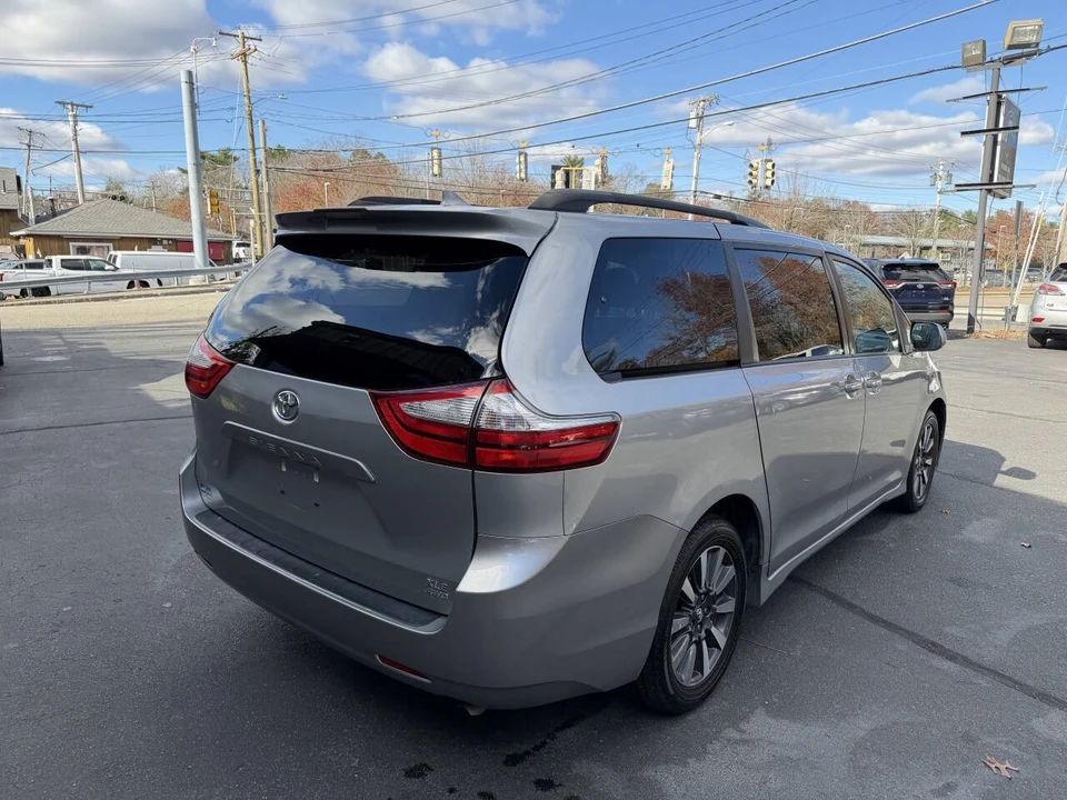 2018 Toyota Sienna 3rd Gen - Image 11 of 21