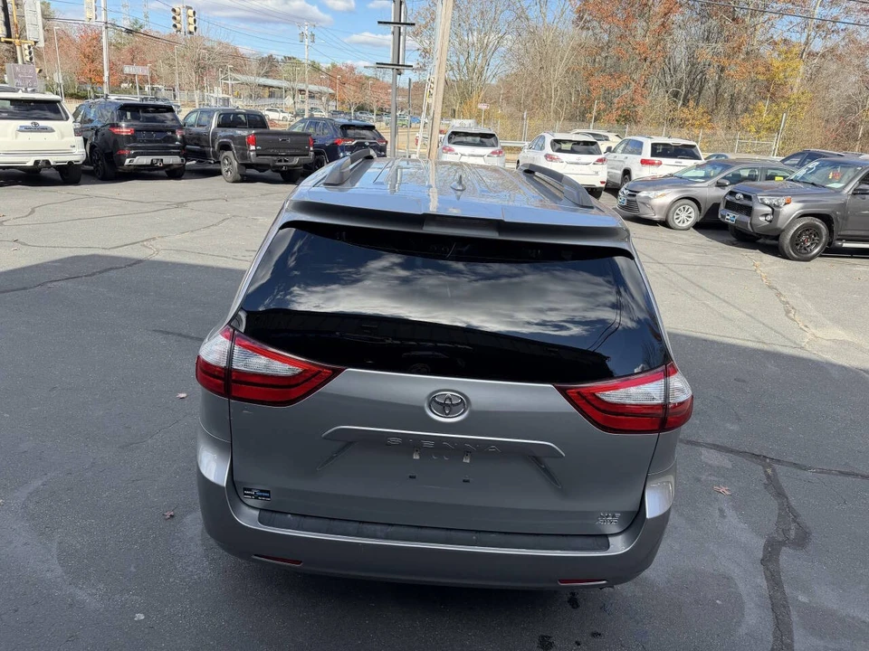 2018 Toyota Sienna 3rd Gen - Image 10 of 21