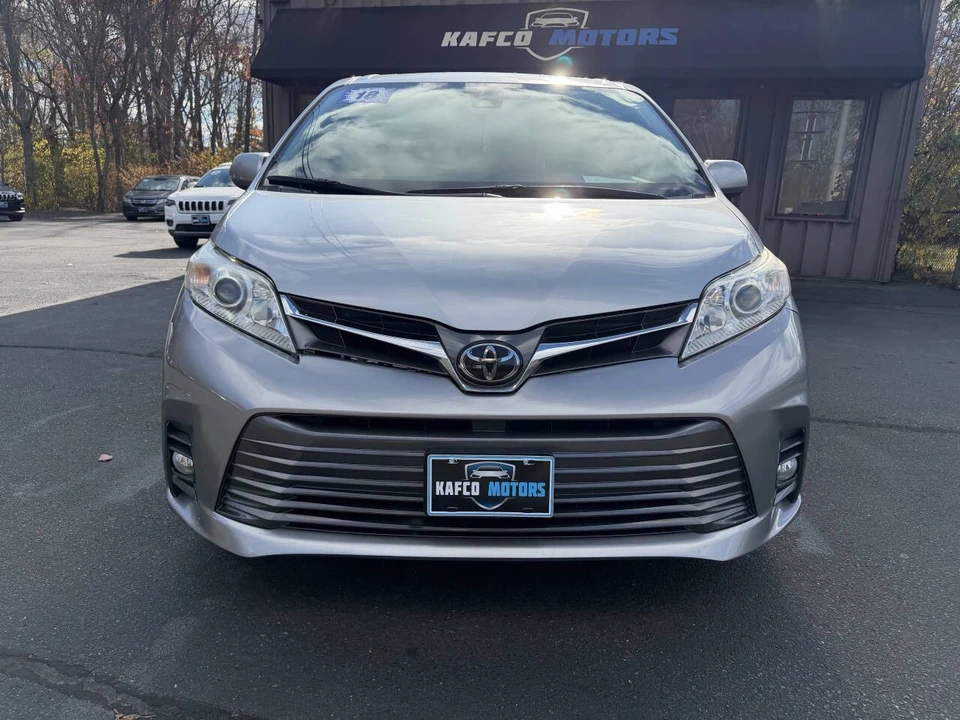 2018 Toyota Sienna 3rd Gen - Image 3 of 21