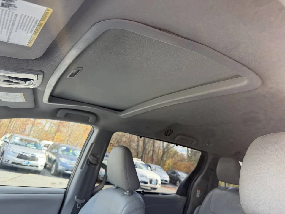 2018 Toyota Sienna 3rd Gen - Image 20 of 21