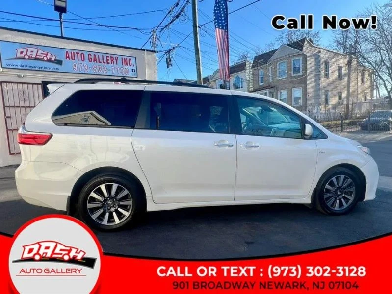 2018 Toyota Sienna 3rd Gen - Image 7 of 12