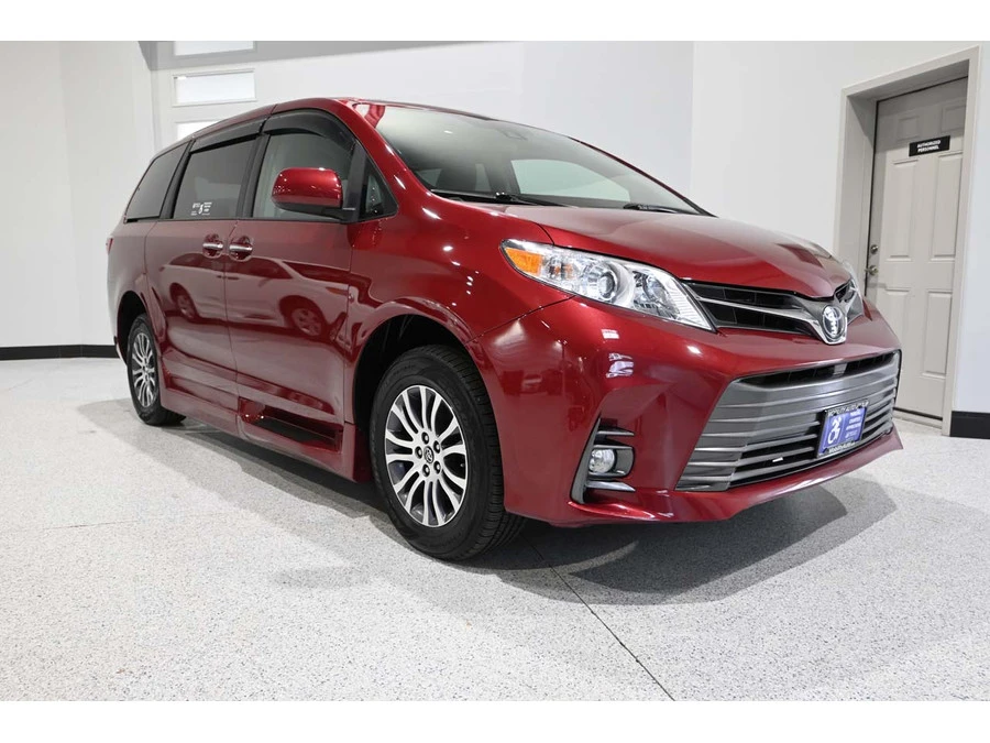 2018 Toyota Sienna 3rd Gen - Image 3 of 12
