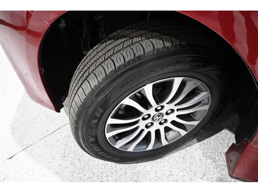 2018 Toyota Sienna 3rd Gen - Image 10 of 12