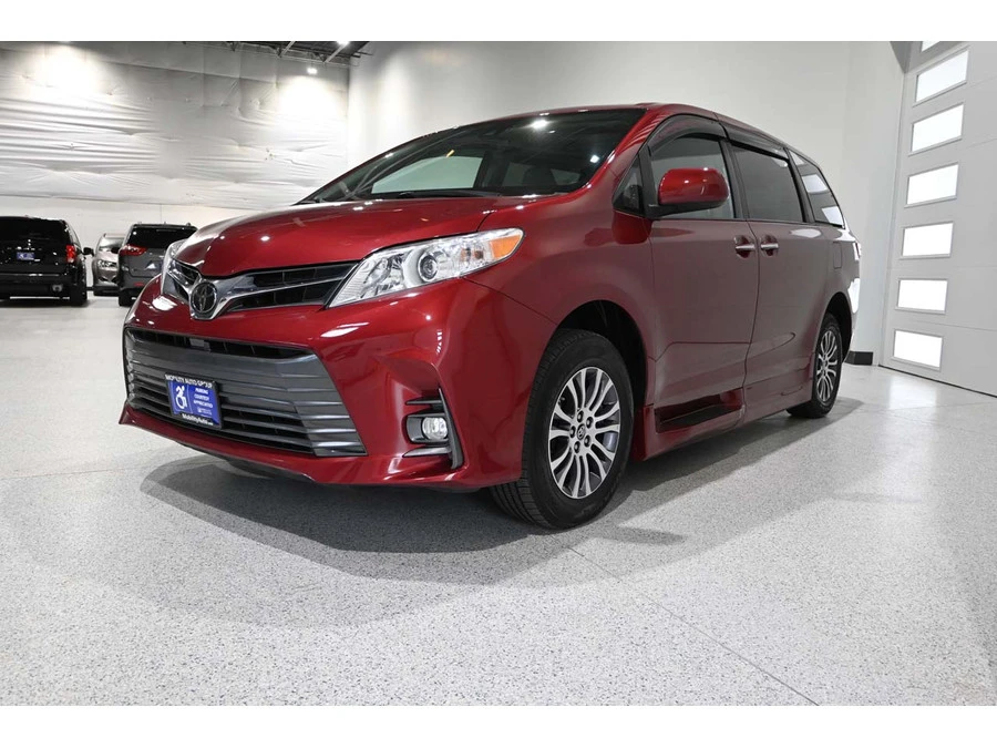 2018 Toyota Sienna 3rd Gen - Image 9 of 12