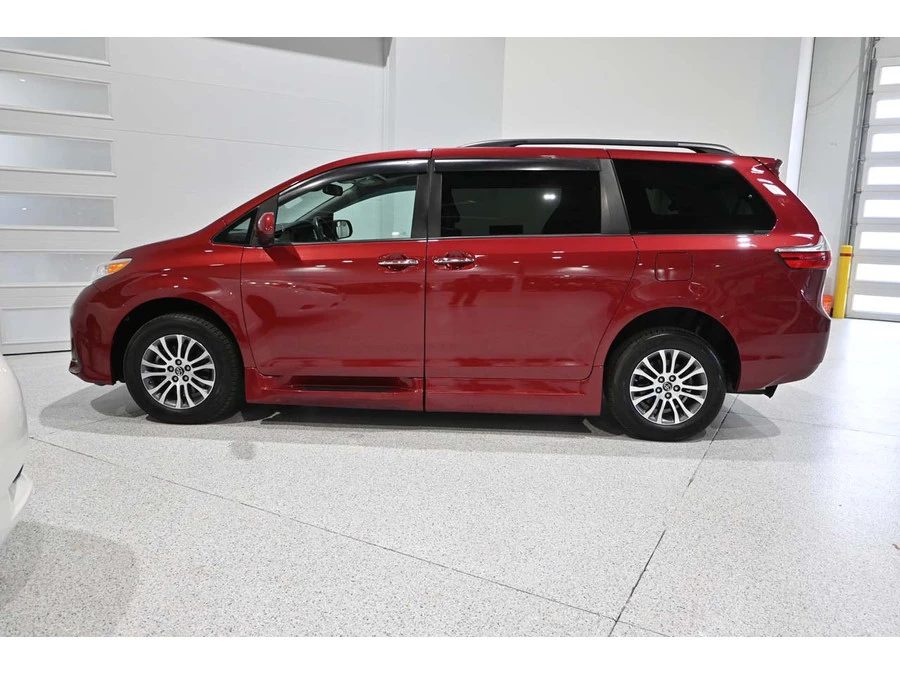 2018 Toyota Sienna 3rd Gen - Image 8 of 12