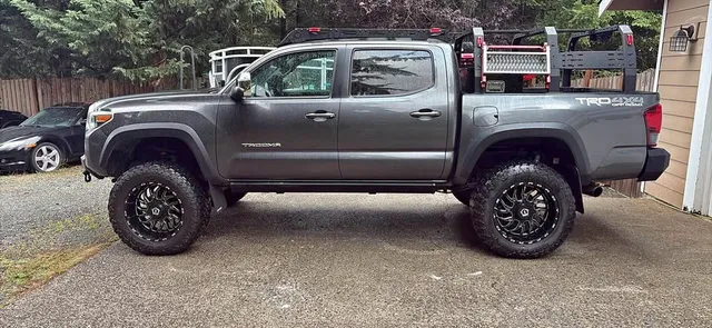 2018 Toyota Tacoma Double Cab TRD Off-Road Pickup 4D 5 ft