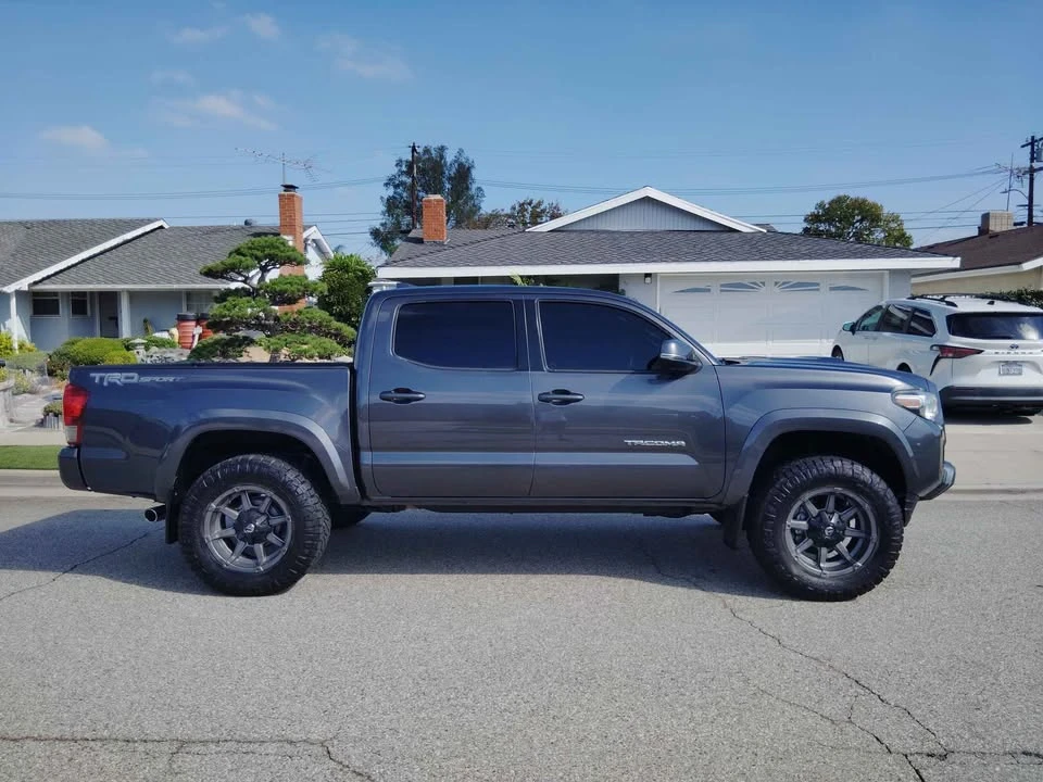 2018 Toyota Tacoma 3rd Gen - Image 10 of 17