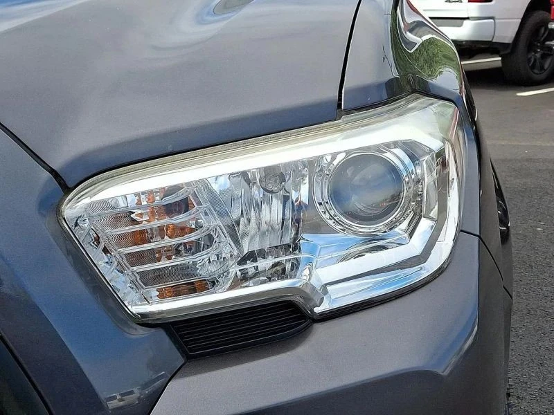 2018 Toyota Tacoma 3rd Gen - Image 10 of 12