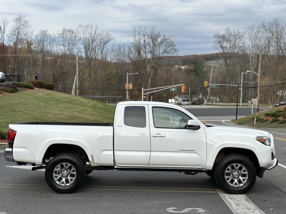2018 Toyota Tacoma 3rd Gen - Image 6 of 12