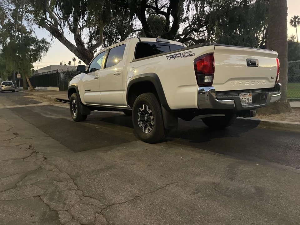 2018 Toyota Tacoma 3rd Gen - Image 12 of 31