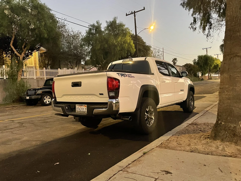 2018 Toyota Tacoma 3rd Gen - Image 16 of 31