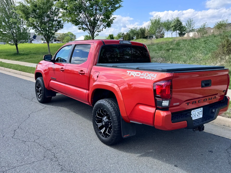 2018 Toyota Tacoma 3rd Gen - Image 10 of 31