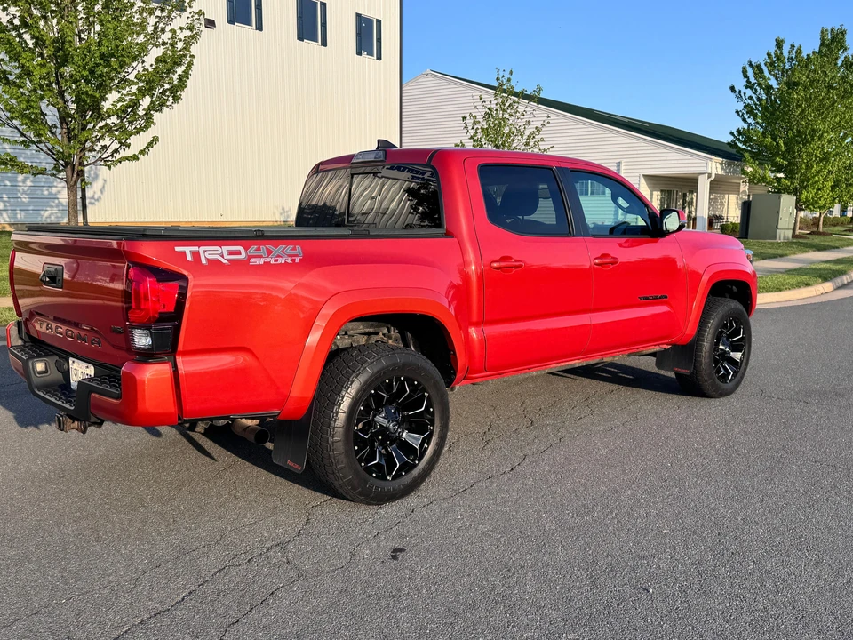 2018 Toyota Tacoma 3rd Gen - Image 13 of 31