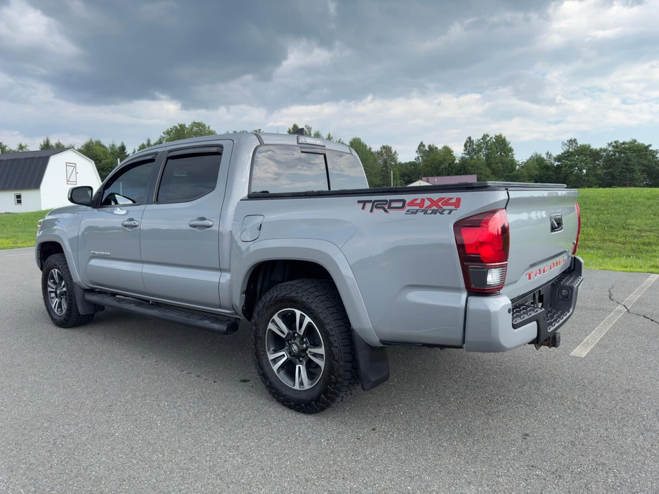 2018 Toyota Tacoma 3rd Gen - Image 10 of 31