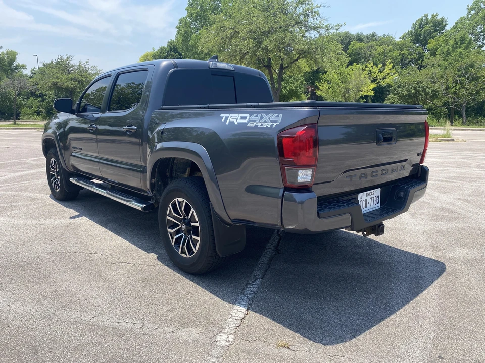 2018 Toyota Tacoma 3rd Gen - Image 11 of 31