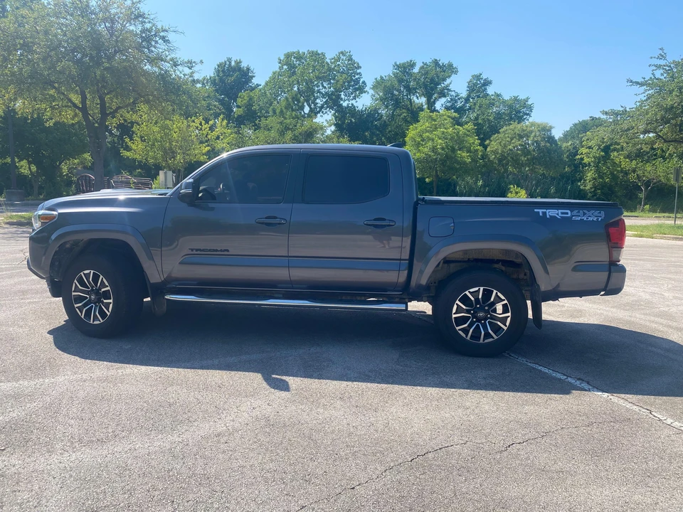2018 Toyota Tacoma 3rd Gen - Image 10 of 31