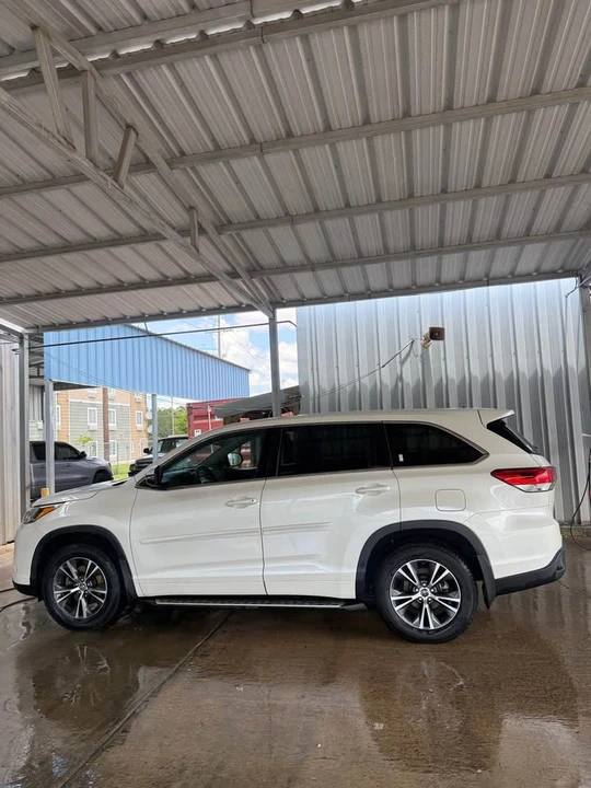 2018 Toyota Highlander - Image 3 of 15