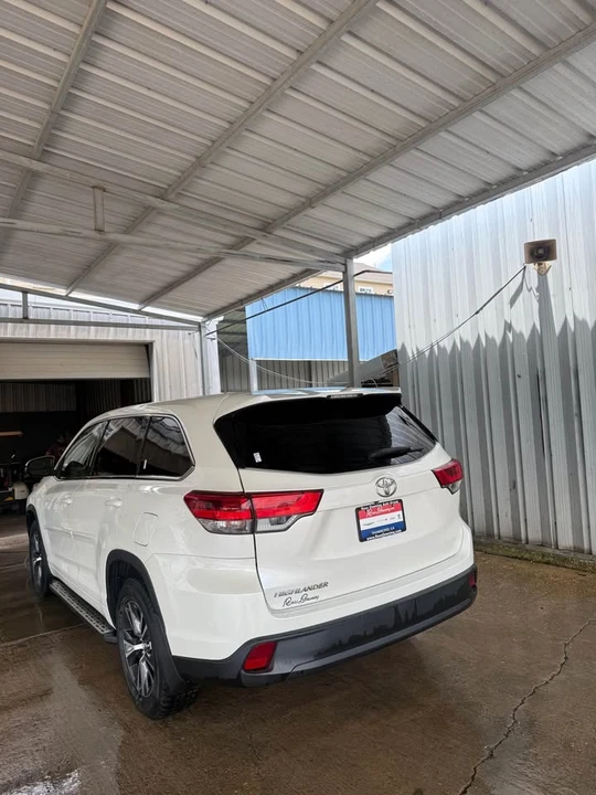 2018 Toyota Highlander - Image 4 of 15