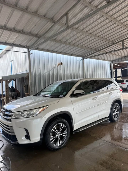 2018 Toyota Highlander - Image 2 of 15